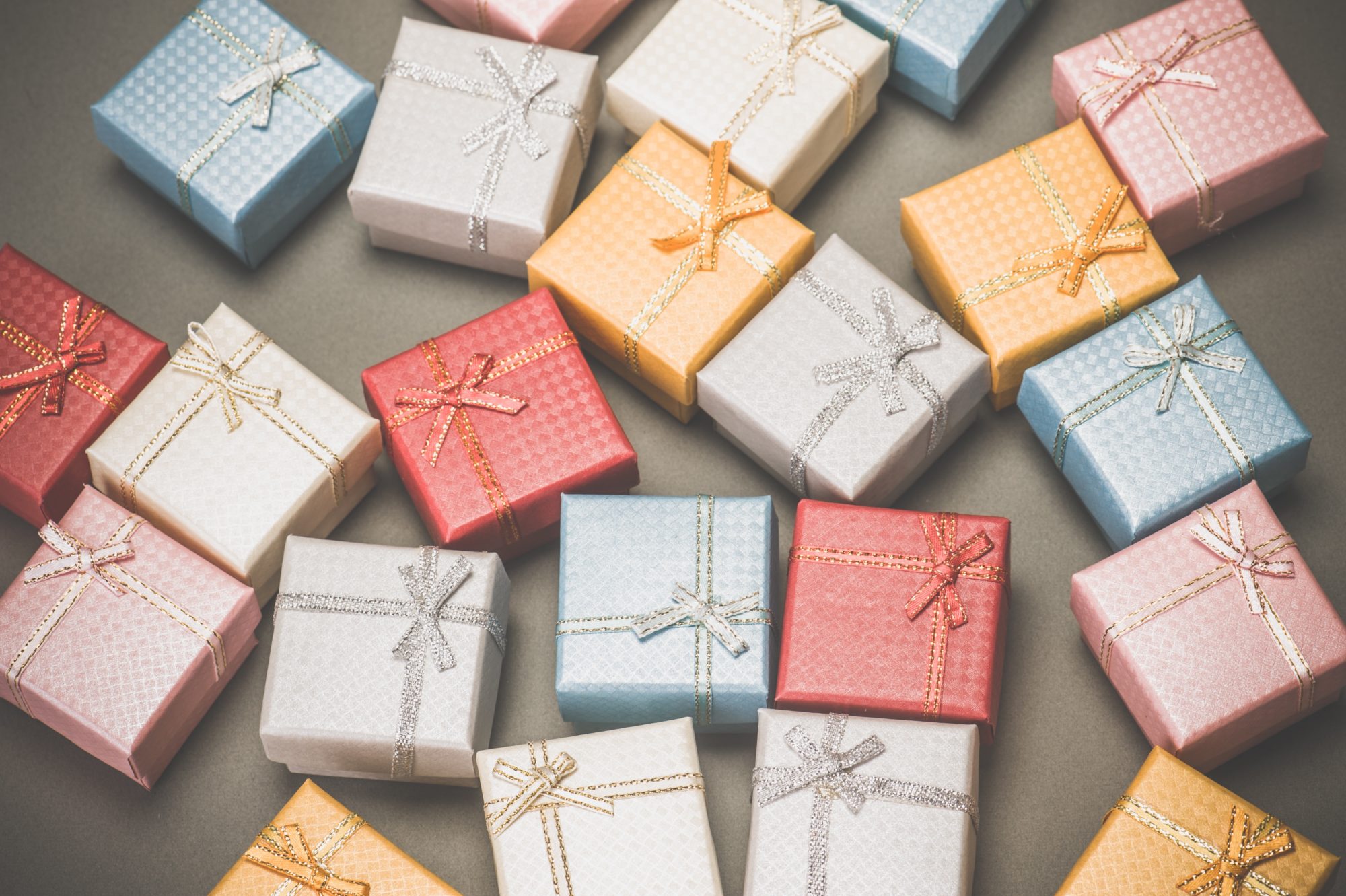 boxes with bows SUBTA